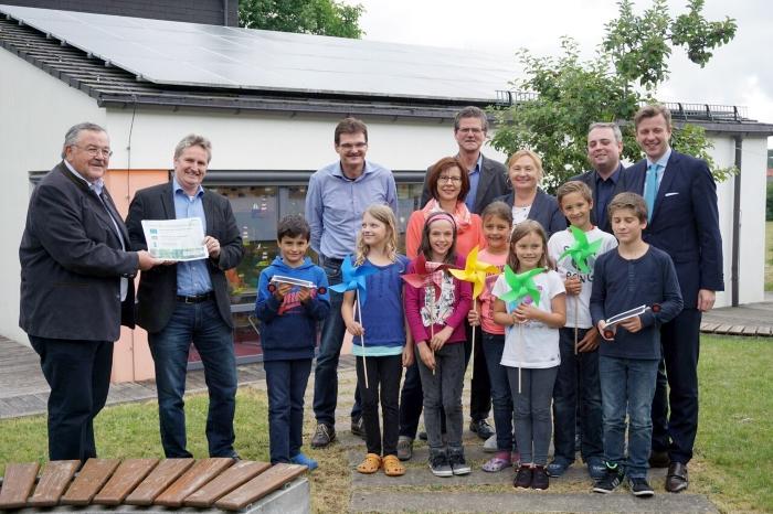 Übergabe des Zuwendungsbescheids an der Von-Pühel-Schule Tauperlitz im Juli 2016