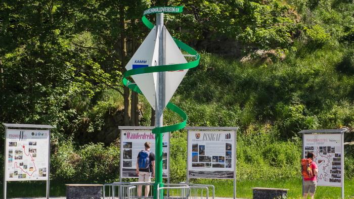 Deutsches Wanderdrehkreuz - Bildrechte: Naturpark Frankenwald / Maria Setale