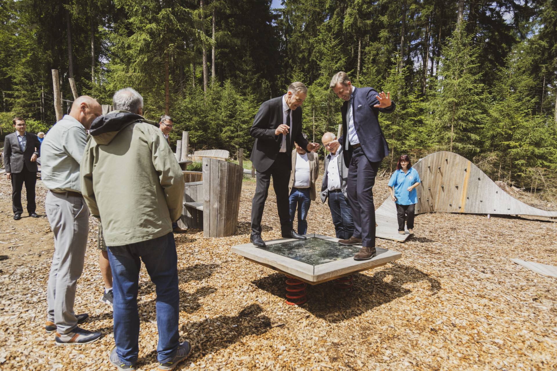 Bau eines generationenübergreifenden pädagogischen Bewegungspfades als Natur-Abenteuer-Spielplatz als Teil des Mountainbike-Basecamps auf dem Großen Kornberg; bestehend aus vier Bewegungspfaden, die auf die Bedürfnisse verschiedener Altersgruppen speziell angelegt sind: Kleinkinder, Kinder, Familien und Senioren