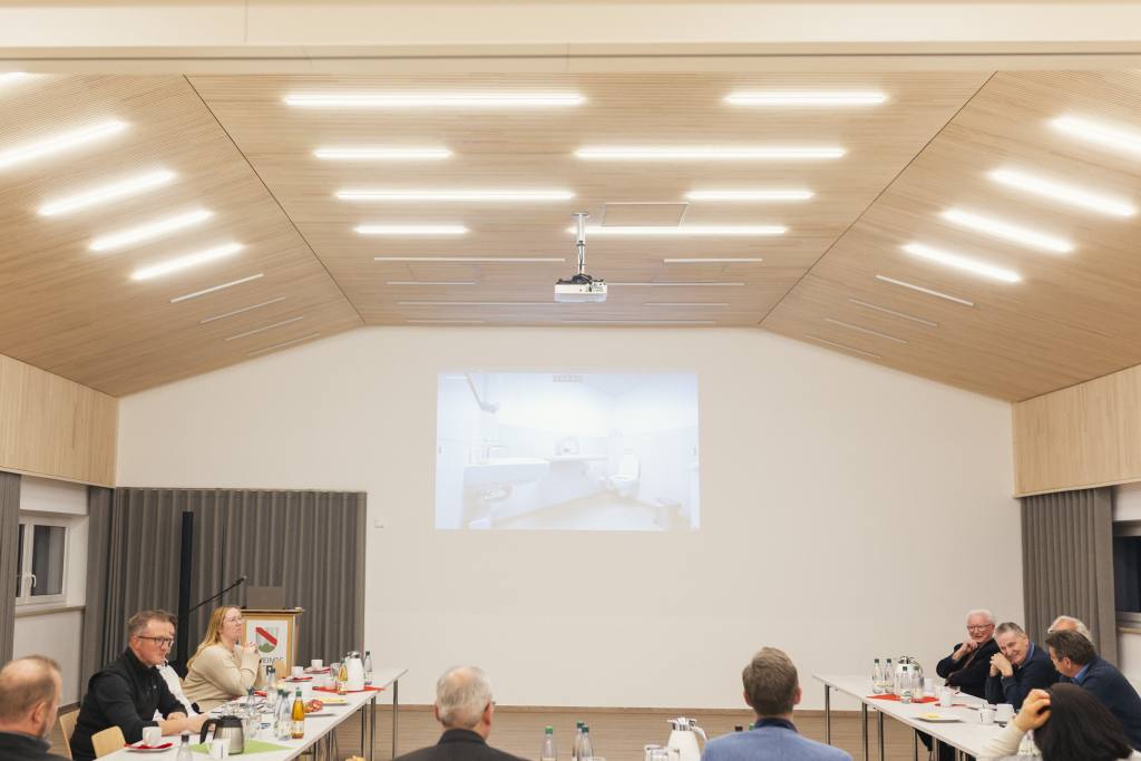 Mitgliederversammlung der Lokalen Aktionsgruppe Landkreis Hof am 27.11.2025 im multifunktionalen Mehrzweckgebäude der Gemeinde Berg