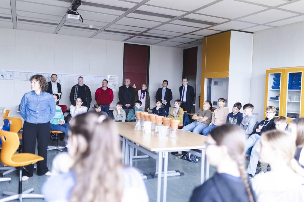 Keinen lässt das Klima kalt – Leben mit dem Klimawandel - Übergabe LEADER-Förderbescheid im März 2026 am Johann-Christian-Reinhart-Gymnasium in Hof