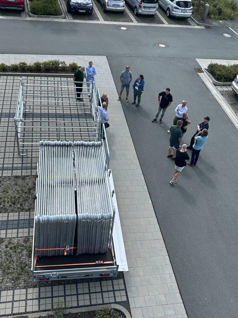 Anschaffung eines PKW-Anhängers mit einer Transportvorrichtung für Panels zum Verladen, zum Treiben sowie zum Separieren von landwirtschaftlichen Nutztieren.